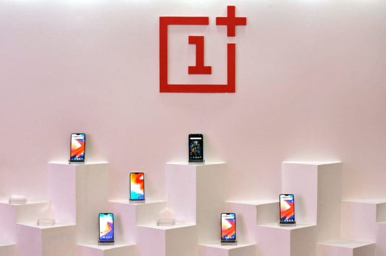 OnePlus 7在线泄漏显示出无缺口的滑动设计